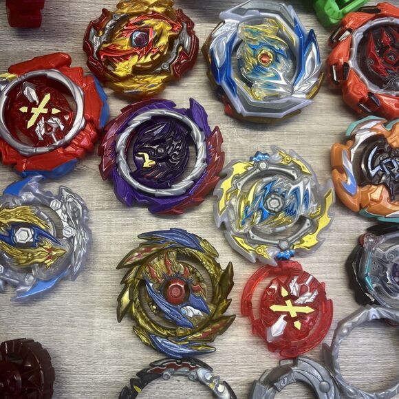 Assorted Large Lot of Beyblade Bay Blades Launchers Parts Metal & Plastic - Picture 4 of 14